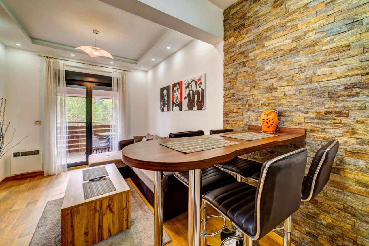Vila Pekovic, Pine Trees View Apartment With Big Balcony In The Center Of Zlatibor! Exteriér fotografie